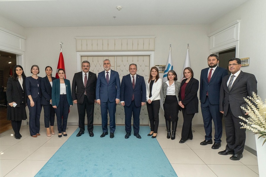 Çalışma ve Sosyal Güvenlik Bakanımız Sayın Prof. Dr. Vedat IŞIKHAN, Bakan Yardımcımız Sayın Faruk ÖZÇELİK ve Bakanlığımız Bilgi Teknolojileri Genel Müdürü Sayın İhsan ESEN, Mesleki Yeterlilik Kurumumuzu ziyaret etti