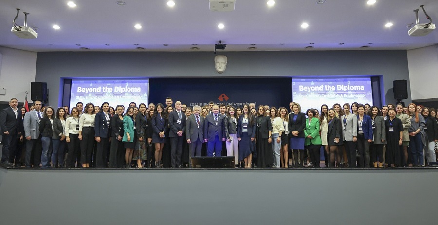 Mesleki Yeterlilik Kurumu Başkanımız Sn. Prof. Dr. Mustafa Necmi İLHAN, İzmir Ekonomi Üniversitesi Ev Sahipliğinde Gerçekleştirilen 